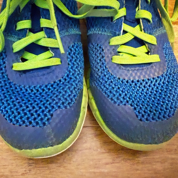 Kid Reebok blue and green shoes- size 13 - Picture 5 of 9